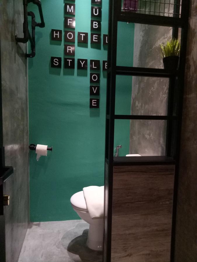 Tube Hotel Klebang Melaka Kültér fotó