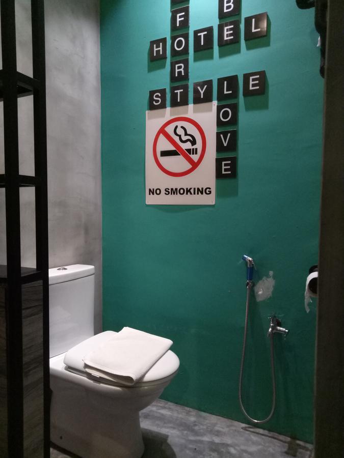 Tube Hotel Klebang Melaka Kültér fotó
