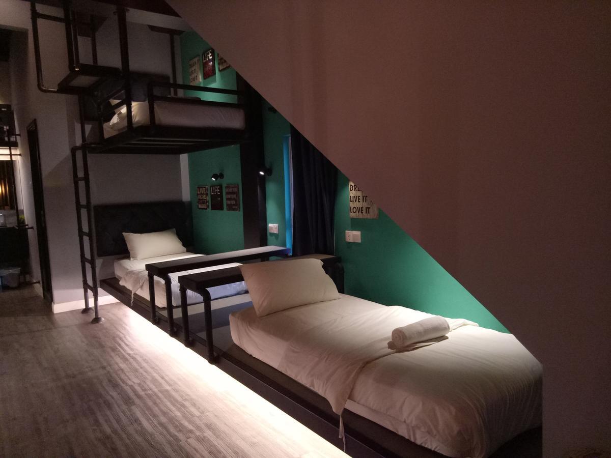 Tube Hotel Klebang Melaka Kültér fotó