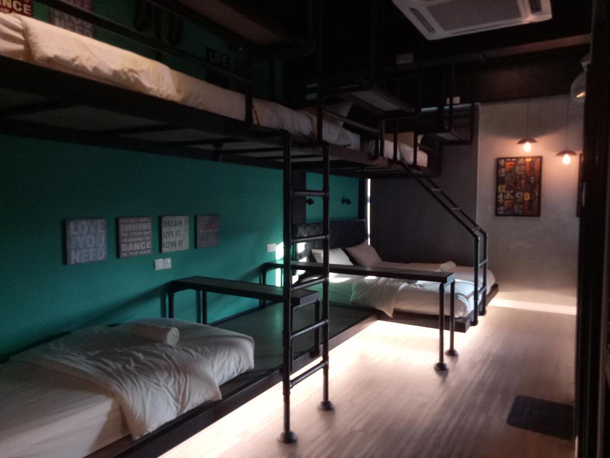 Tube Hotel Klebang Melaka Kültér fotó