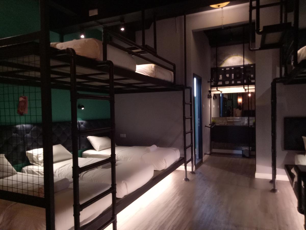 Tube Hotel Klebang Melaka Kültér fotó
